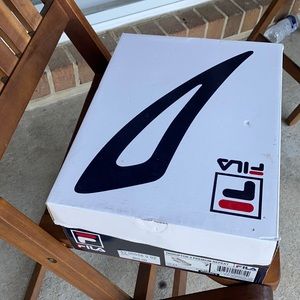 Fila 7.5 women's shoe